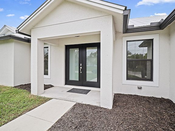 3rd image of 1322 SW Calmar Avenue