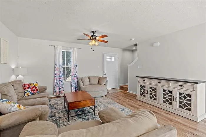 3 bed, 2.5 bath, 1440 sqft, $2,400 — Photo 4
