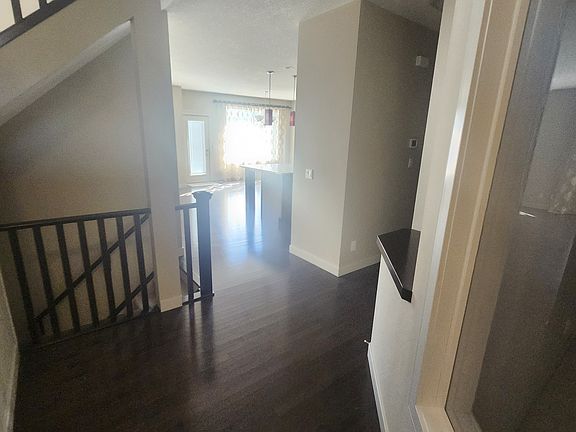 4th image of 435 Silverado Blvd SW