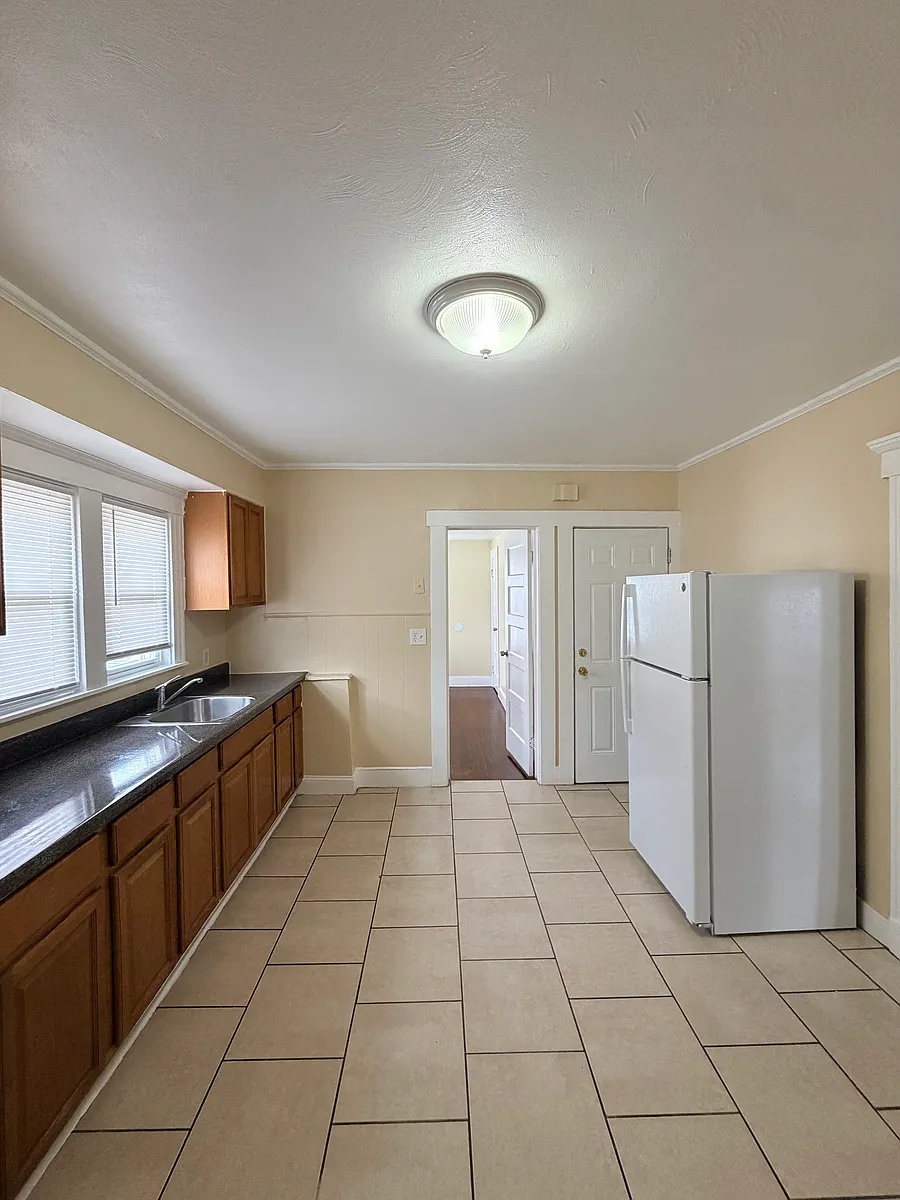 Building Photo - 37 Pond St #B