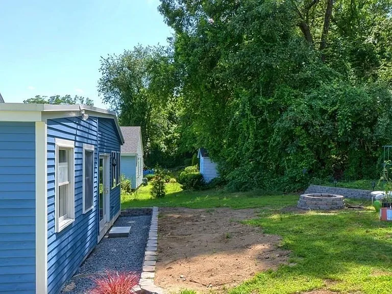 142 E Meadow Rd — Photo 27