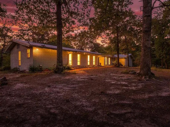 323 Cherokee Trl, Texarkana, AR 71854