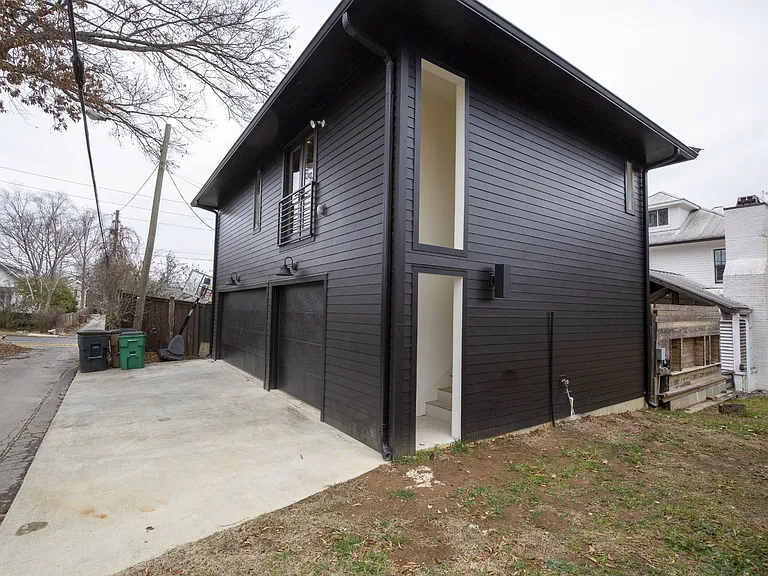 2213B Belmont Blvd — Photo 20