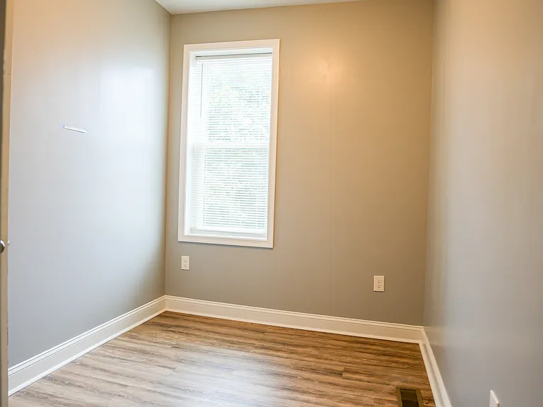 605 Allendale St — Photo 10