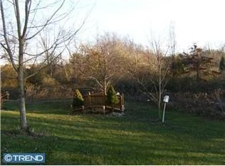 2 Hearthstone Ln, Marlton, NJ 08053