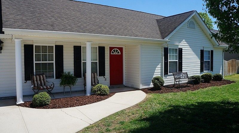 1st image of 107 Holli Ln