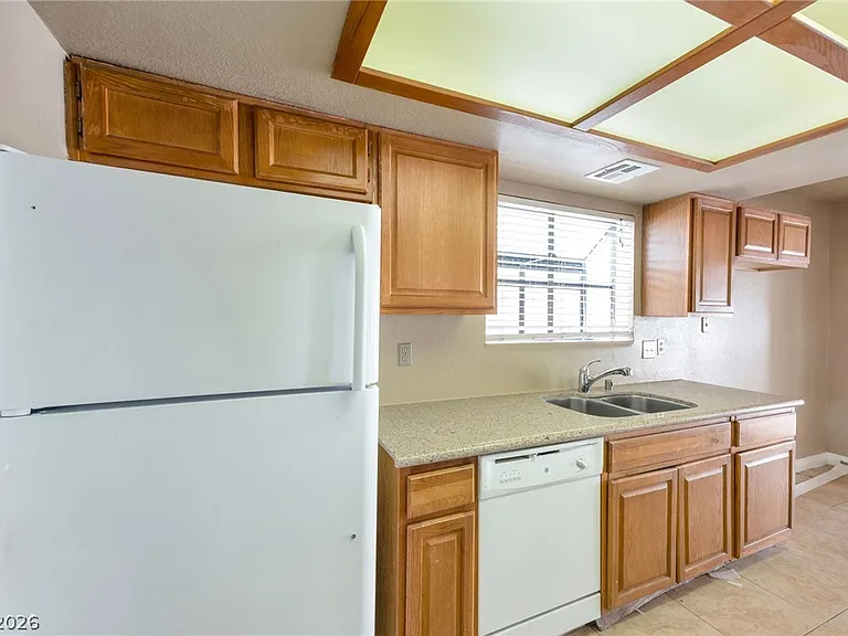 2528 Cherrywood St — Photo 5