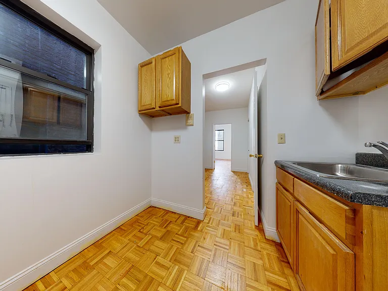 405 W 50th St #3D — Photo 8