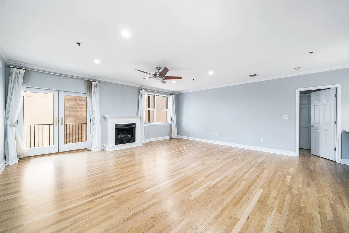Building Photo - 452 2nd St #6