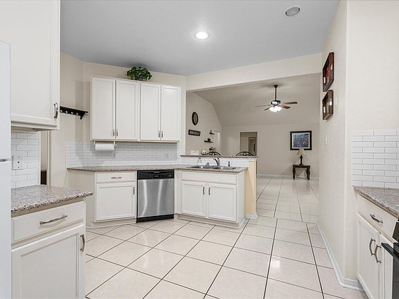 3rd image of 2615 Magnolia Fair Way