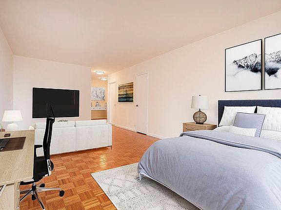 3rd image of 211 W 56th St #L30