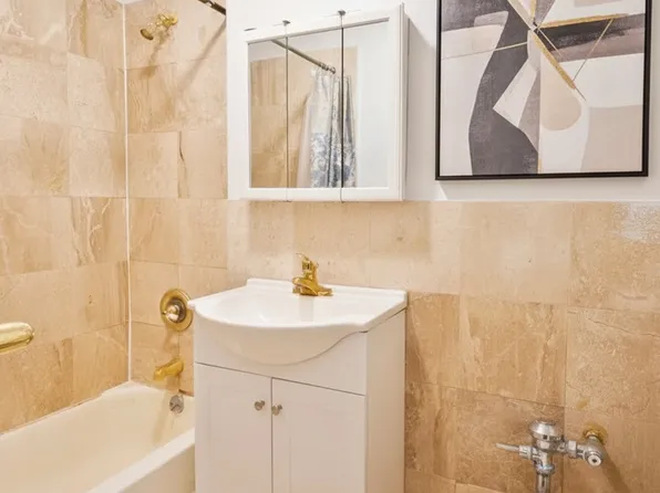 142 East 49th Street image 4 of 7