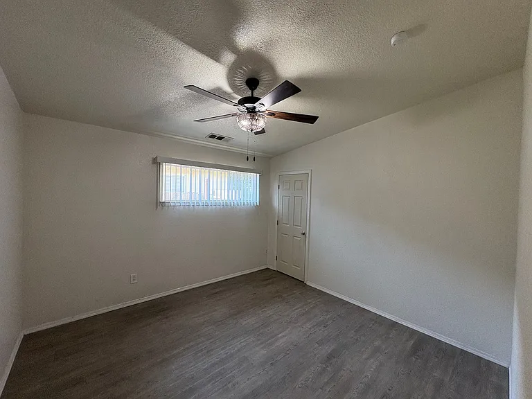 1040 N Sumter Ct — Photo 11