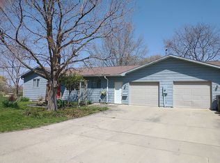 1615 S Park Rd, Cedar Falls, IA 50613