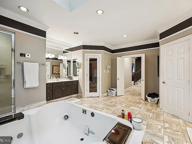 14708 Westbury Rd — Photo 11