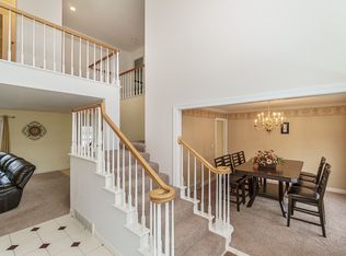 7519 Hampshire Dr NE, Cedar Rapids, IA 52402