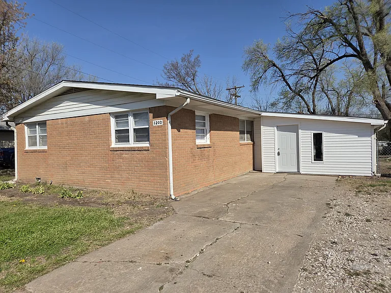 1200 E Beaumont St — Photo 26