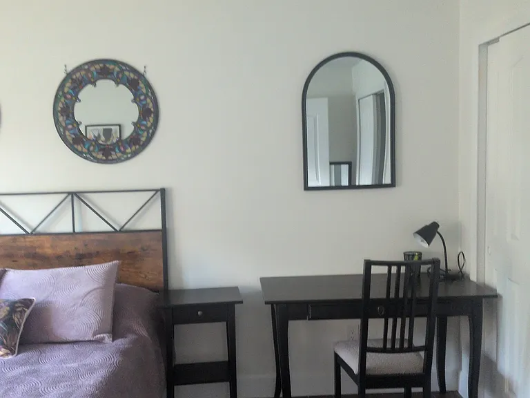 1426 Silverthorn Dr — Photo 3