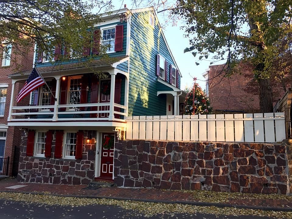 2nd image of 43 Livingston St #1