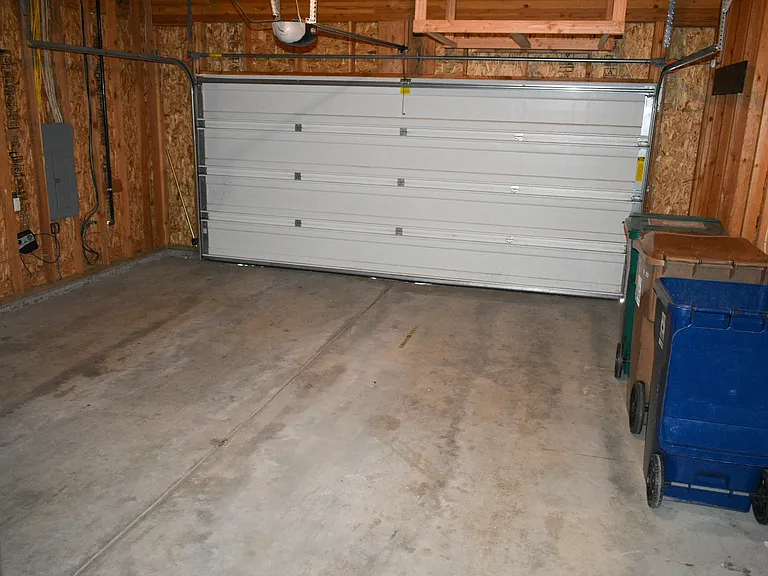 9104 N Elm St — Photo 10