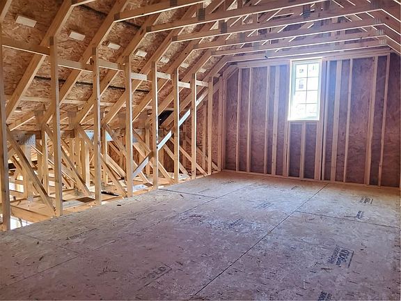 3rd image of 1200 Linden Rd