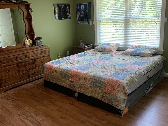 5th image of 271 Foster Ln