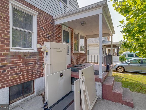 4th image of 2507 Taylor Ave