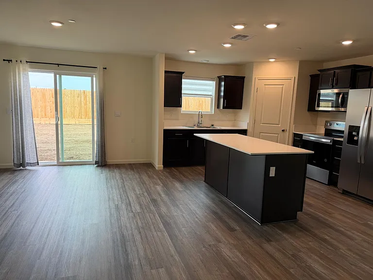 663 Skyler Ln — Photo 7