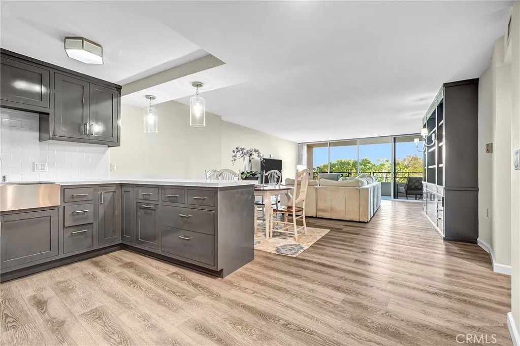 2 bed, 1422 sqft, $5,000 — Photo 3