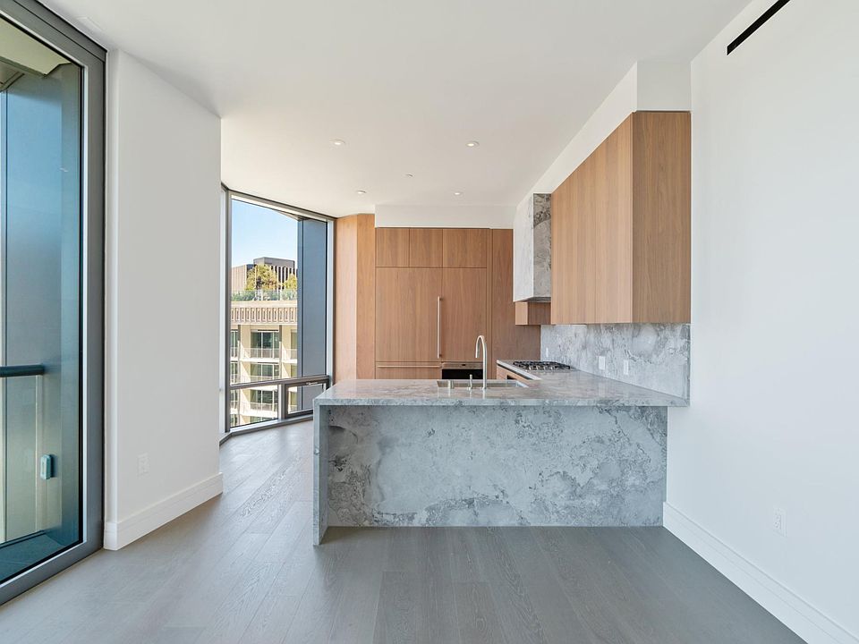 1st image of 211 Elm St #12E