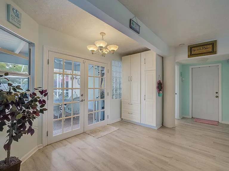 2825 Webber St — Photo 10