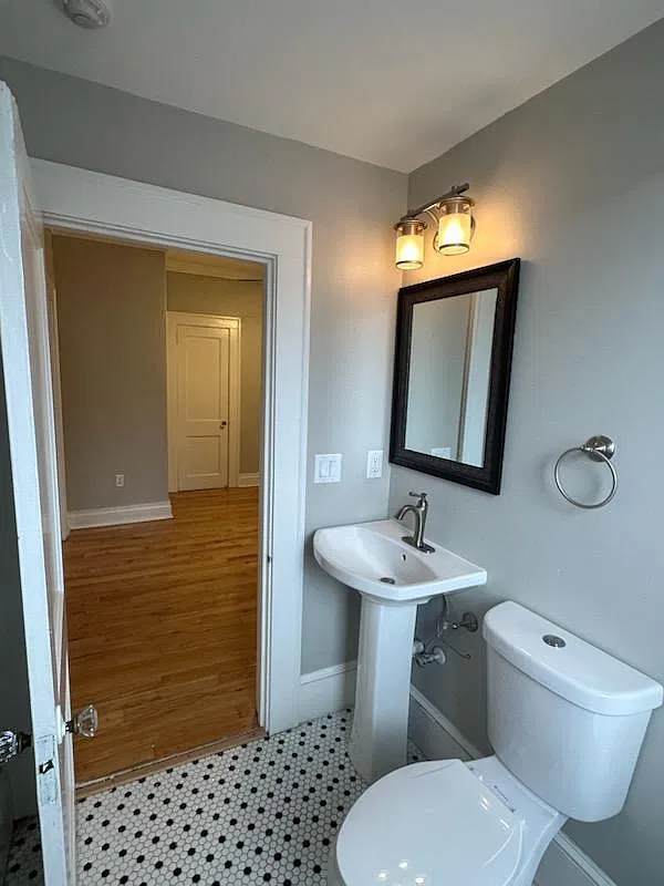 2 bed, 915 sqft, $1,695 — Photo 3
