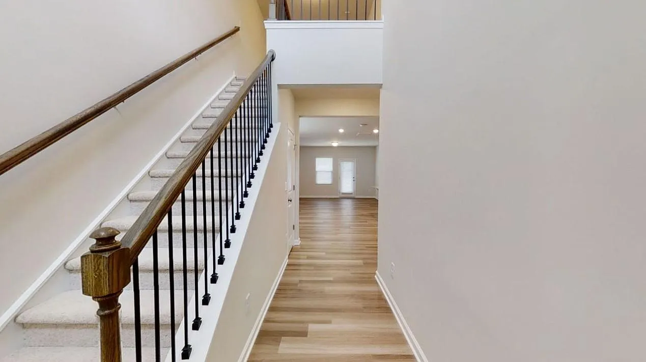 4 bed, 2150 sqft, $2,450 — Photo 3