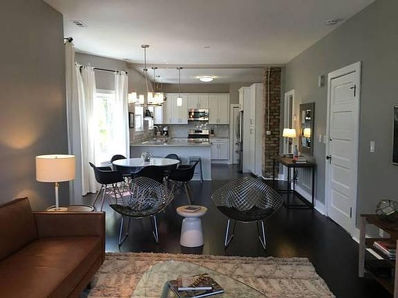 5th image of 3232 N Lakewood Ave #1
