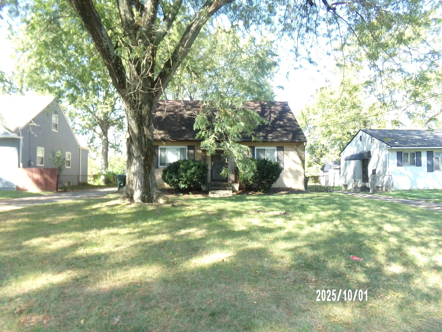 1443 Fairwood Ave photo 1