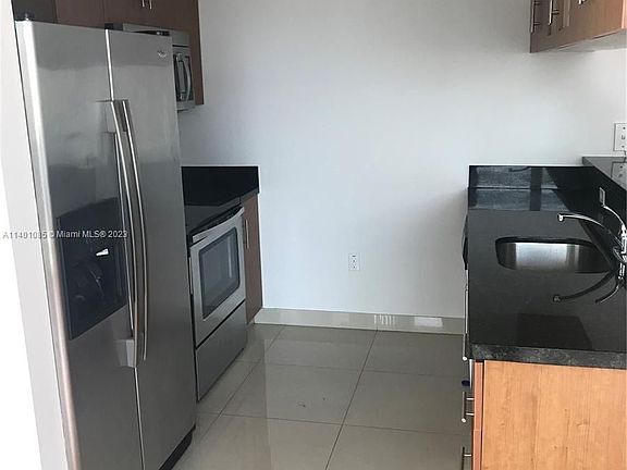 3rd image of 601 NE 23rd St APT 1505