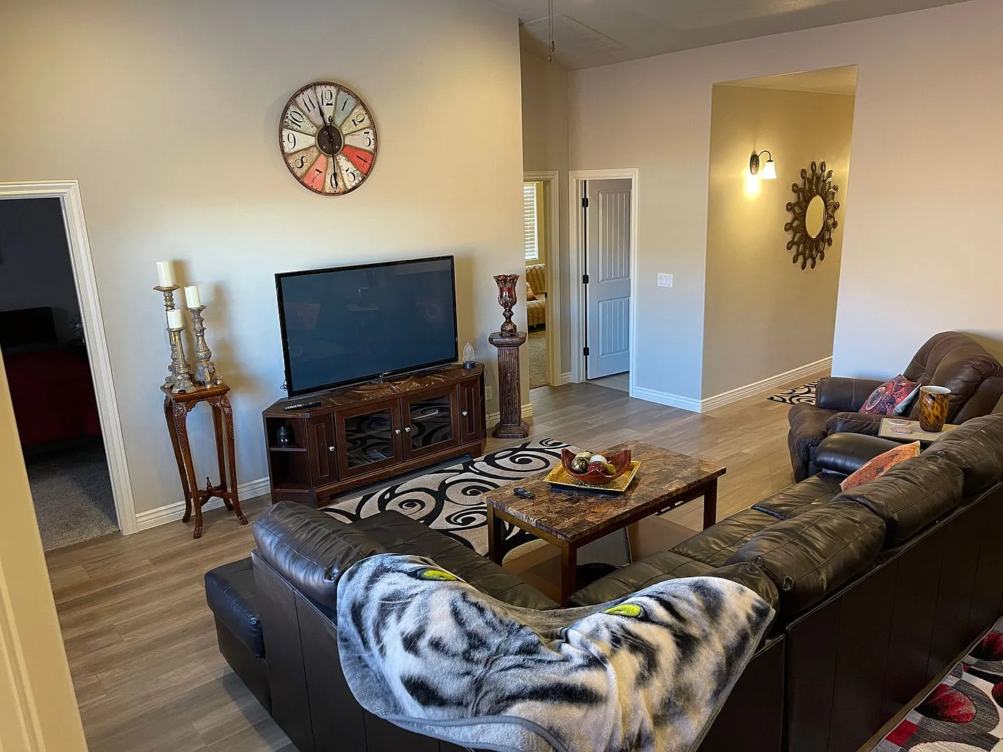 Available Now! 3 bed fully furnished home for rent in Ivin 3,6,9,12 month lease — Photo 4