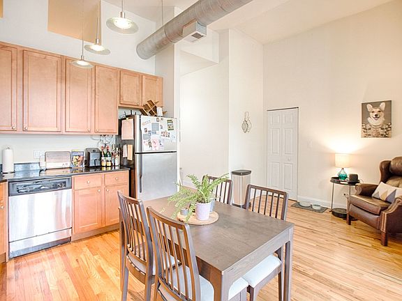 5th image of 1552 N Milwaukee Ave APT 2D