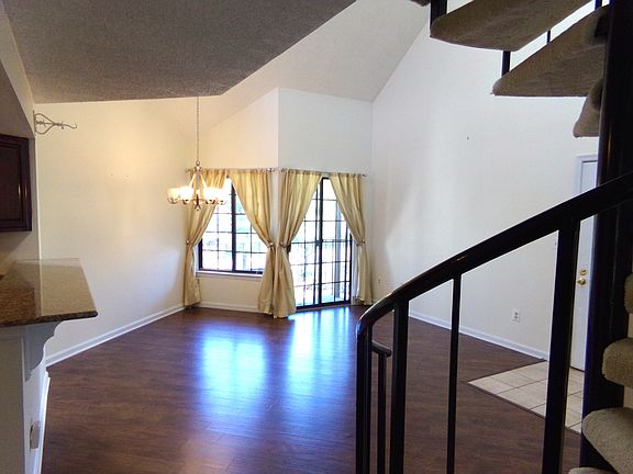 4th image of 1611 Airy Hill Ct #9F