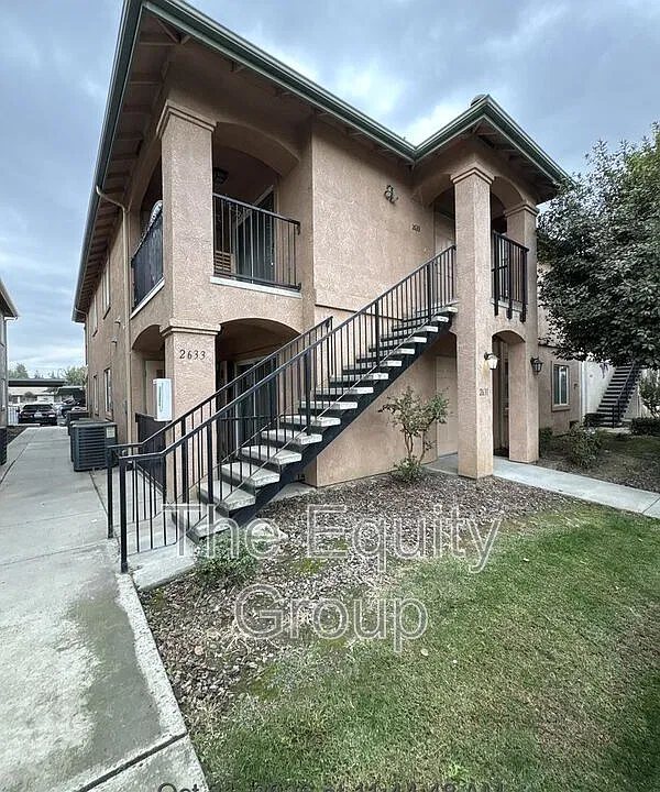 2631 W Lark Ave
