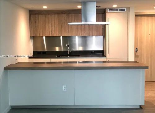 1000 Brickell Plz #2414 Photo 1