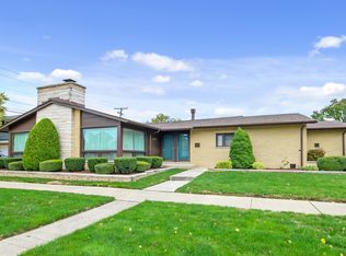 5340 W 102nd St, Oak Lawn, IL 60453