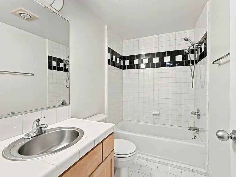 18 Bernice St #101 — Photo 19