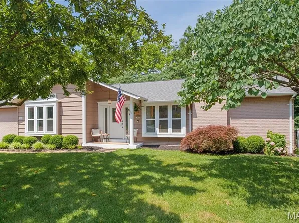 447 Maymont Dr, Ballwin, MO 63011