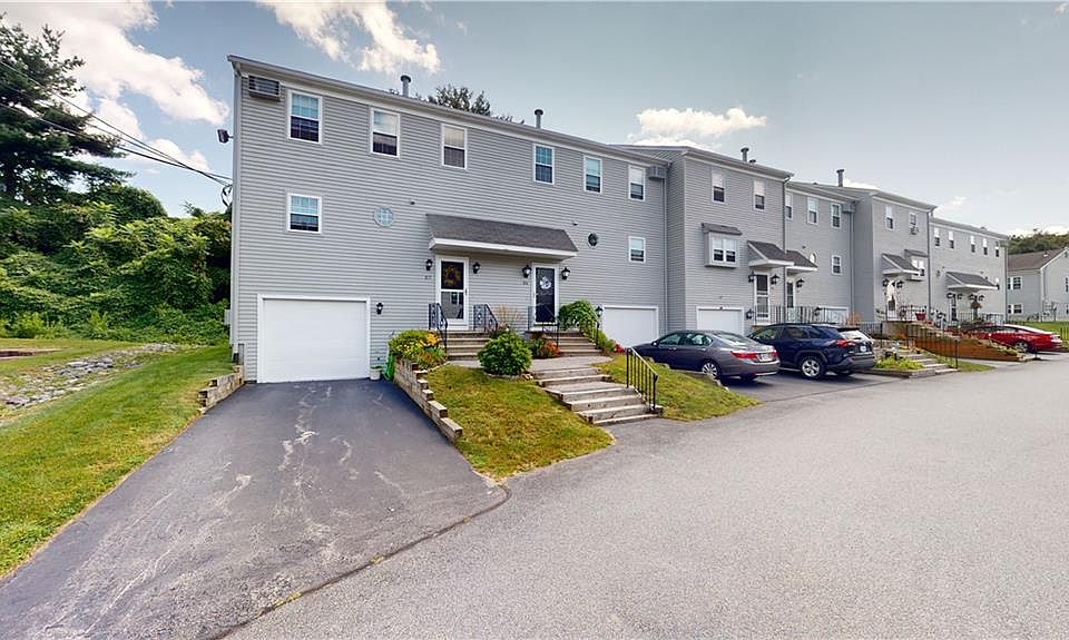 565 Quaker Ln West Warwick RI Zillow