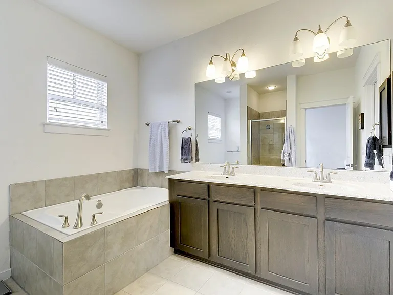 4136 Berkman Dr — Photo 17