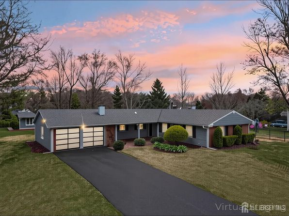 6 Macbeth Dr, Old Bridge, NJ 08857