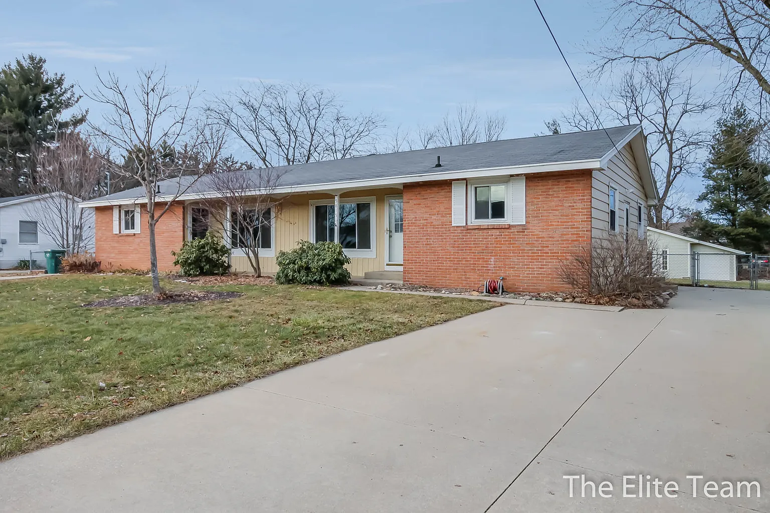 5815 Country View Dr photo 1