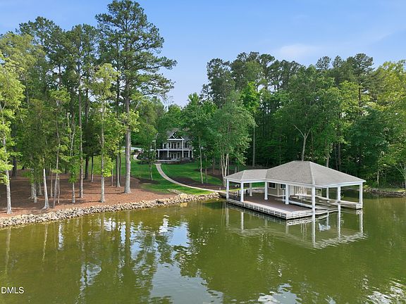 3rd image of 601 Estate Rd