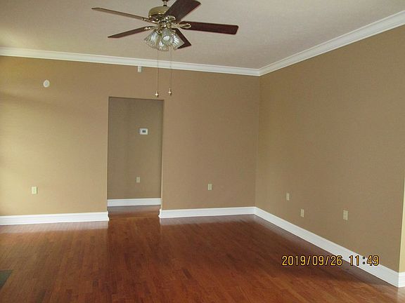 3rd image of 1020 Eastview Dr